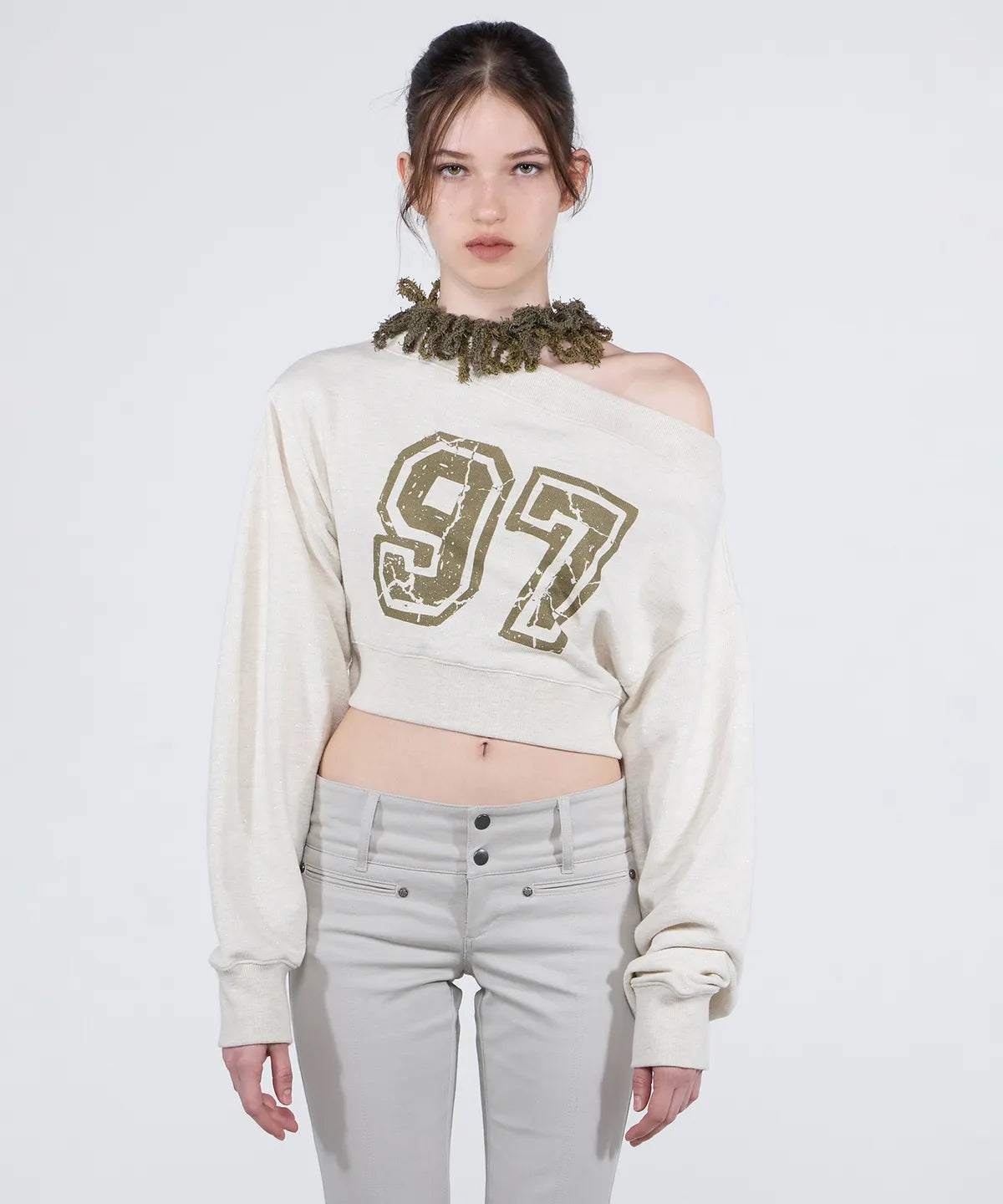 [ Pre-order ] Sculptor Off-Shoulder Cropped Sweatshirt