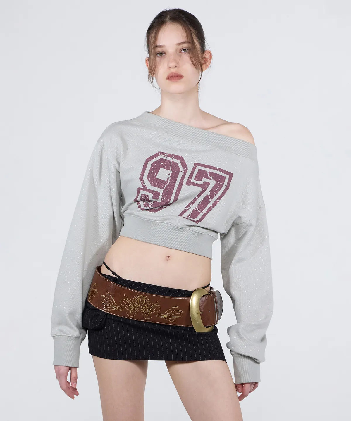 [ Pre-order ] Sculptor Off-Shoulder Cropped Sweatshirt