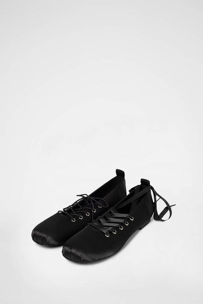 [ Pre-order ] Khiho Dolphin Lace Up Flats