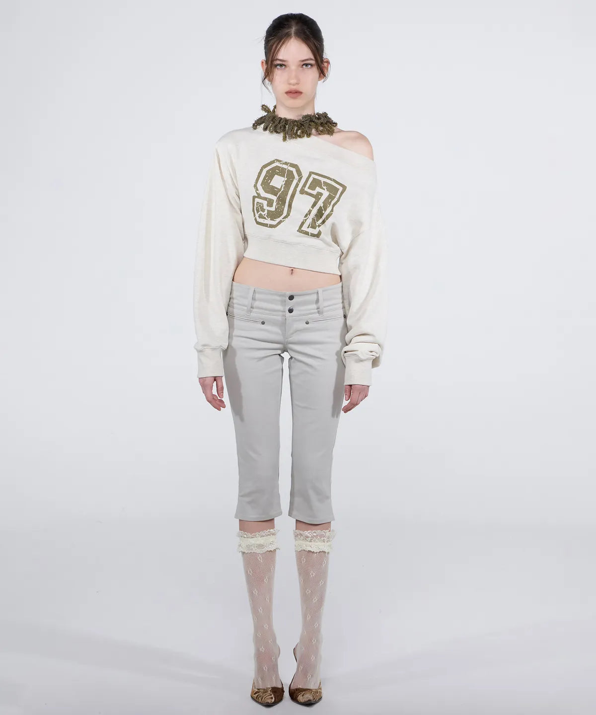 [ Pre-order ] Sculptor Off-Shoulder Cropped Sweatshirt