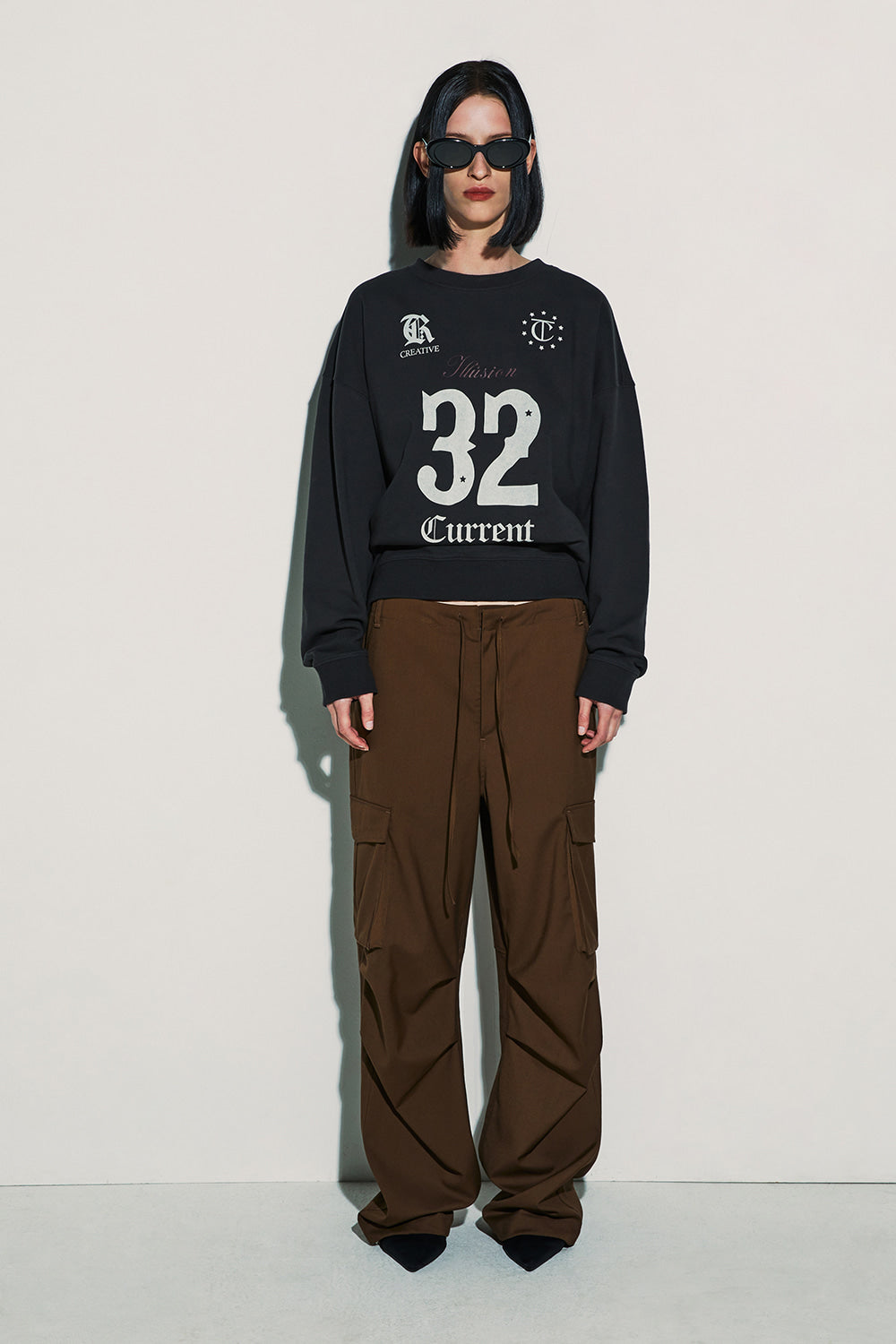 [ Pre-order ] CURRENT 32 football sweatshirt (charcoal)