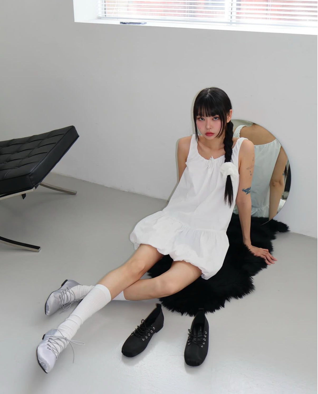 [ Pre-order ] Khiho Dolphin Lace Up Flats