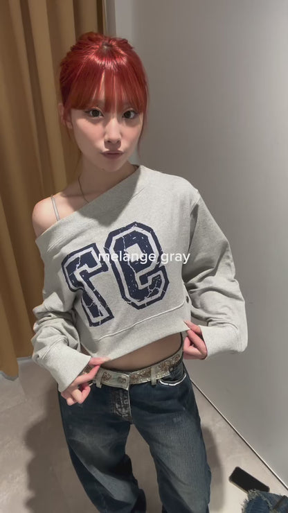 [ Pre-order ] Sculptor Off-Shoulder Cropped Sweatshirt